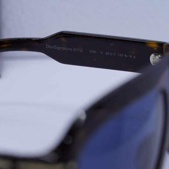 Final Price! Dior DIORSIGNATURE M1U 20B0 Sunglasses - Picture 6 of 10